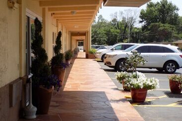 هتل Virginia Inn