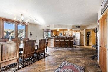 The Caledonian By All Seasons Resort Lodging