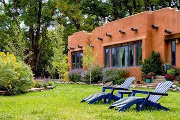 Adobe And Pines Inn Bed And Breakfast
