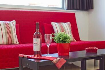 Charmsuites Paralel