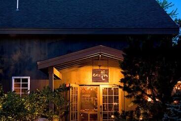Hidden Pond Resort