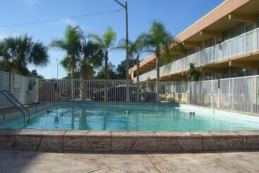 هتل America S Best Inn & Suites Lakeland