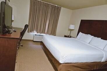 هتل Cobblestone Inn & Suites  Bloomfield