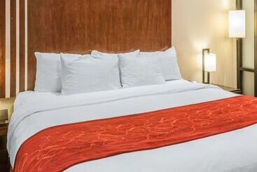 هتل Comfort Suites