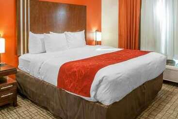 هتل Comfort Suites