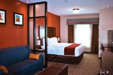 هتل Comfort Suites
