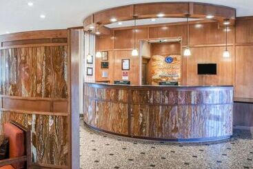 هتل Comfort Suites