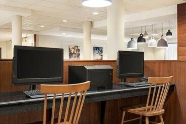 هتل Fairfield Inn & Suites By Marriott Hershey Chocolate Avenue