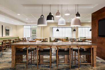 هتل Fairfield Inn & Suites By Marriott Hershey Chocolate Avenue