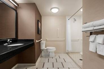 هتل Fairfield Inn & Suites By Marriott Hershey Chocolate Avenue