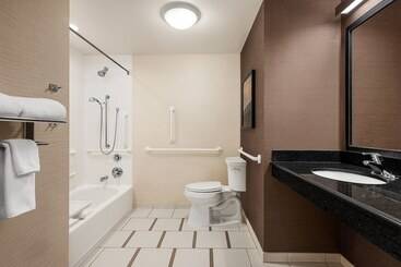 هتل Fairfield Inn & Suites By Marriott Hershey Chocolate Avenue