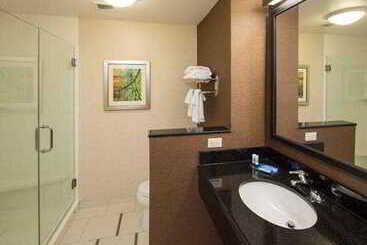 هتل Fairfield Inn & Suites By Marriott Hershey Chocolate Avenue