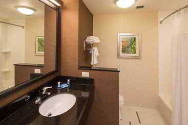 هتل Fairfield Inn & Suites By Marriott Hershey Chocolate Avenue