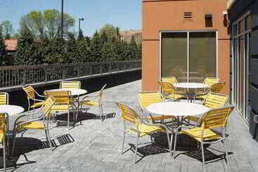 هتل Fairfield Inn & Suites By Marriott Hershey Chocolate Avenue