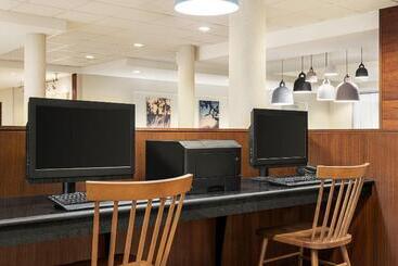 هتل Fairfield Inn & Suites By Marriott Hershey Chocolate Avenue