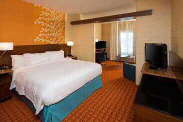هتل Fairfield Inn & Suites By Marriott Hershey Chocolate Avenue