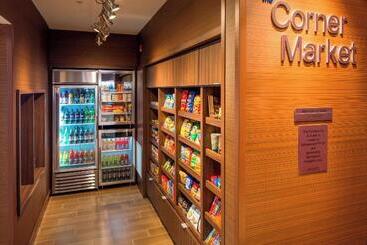 هتل Fairfield Inn & Suites By Marriott Hershey Chocolate Avenue