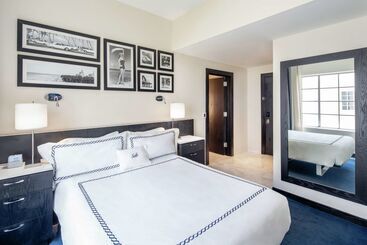 هتل Gale South Beach, Curio Collection By Hilton