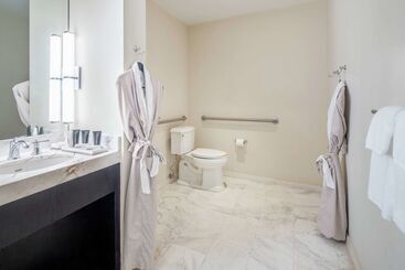 هتل Gale South Beach, Curio Collection By Hilton