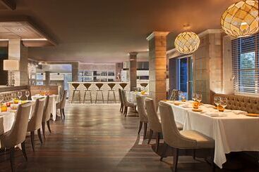 هتل Gale South Beach, Curio Collection By Hilton
