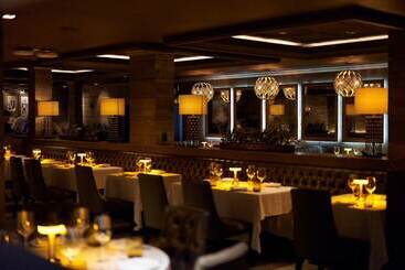 هتل Gale South Beach, Curio Collection By Hilton