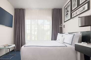 هتل Gale South Beach, Curio Collection By Hilton