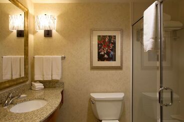 هتل Hilton Garden Inn Cedar Falls