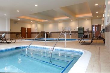 هتل Hilton Garden Inn Cedar Falls