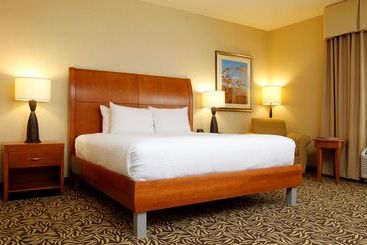 هتل Hilton Garden Inn Cedar Falls