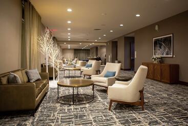 هتل Hilton Garden Inn Cedar Falls