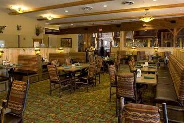 هتل Hope Lake Lodge & Indoor Waterpark