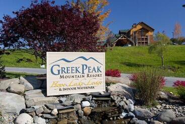 هتل Hope Lake Lodge & Indoor Waterpark