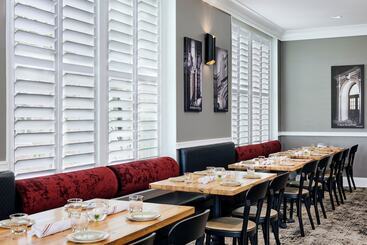 هتل Inn At Carnall Hall