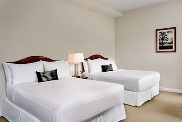 هتل Inn At Carnall Hall