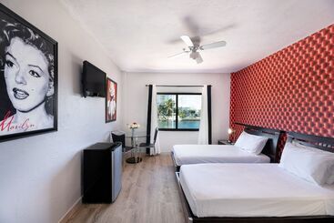 هتل Notebook Miami Beach