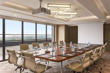 هتل Ramada Plaza By Wyndham Istanbul Tekstilkent
