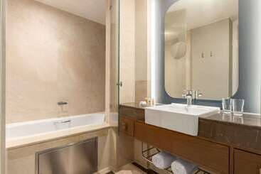 هتل Ramada Plaza By Wyndham Istanbul Tekstilkent