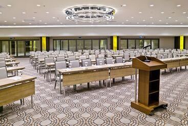 هتل Ramada Plaza By Wyndham Istanbul Tekstilkent