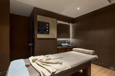 هتل Ramada Plaza By Wyndham Istanbul Tekstilkent