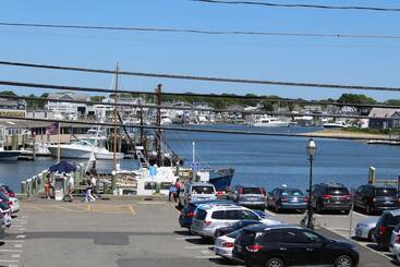 Motel Ocean Street Inn On Hyannis Harbor