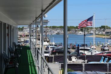 Motel Ocean Street Inn On Hyannis Harbor