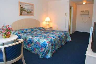 Quarterdeck Motel