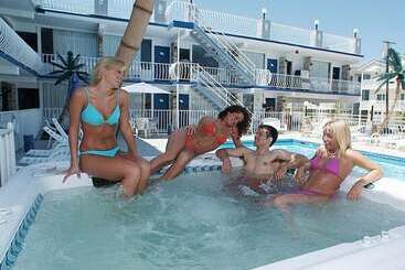 Quarterdeck Motel
