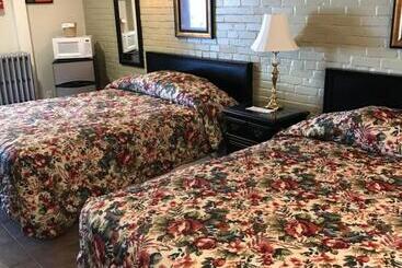 Simmons Motel And Suites