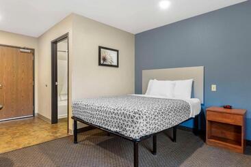 Woodspring Suites Raleigh Garner