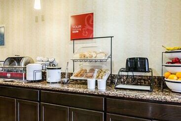 هتل Comfort Inn & Suites Lawrence  University Area