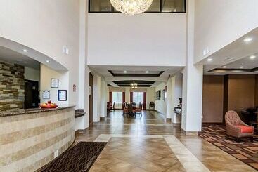 هتل Comfort Inn & Suites Lawrence  University Area