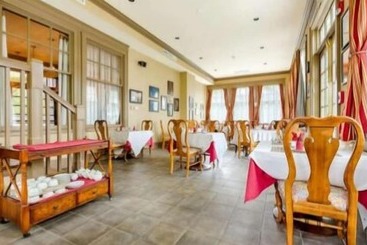 Hotel Gateways Inn & Restaurant