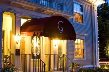 Hotel Gateways Inn & Restaurant