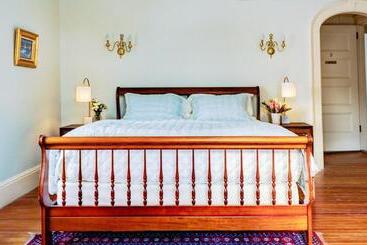 Hotel Gateways Inn & Restaurant